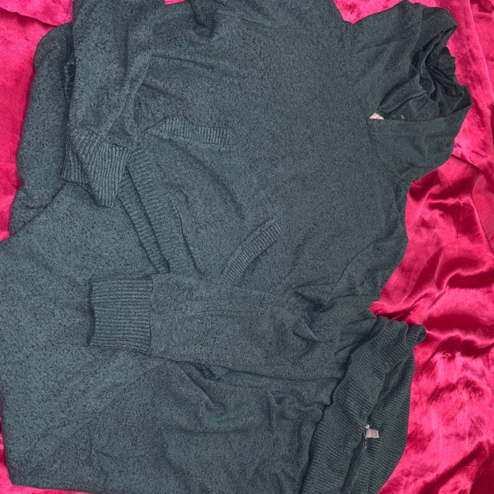 turquoise light knit/fold-over yoga pants set